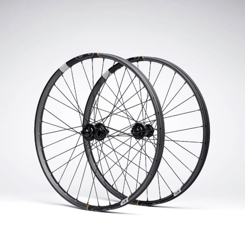 Crankbrothers Synthesis Enduro 11 – I9 Hydra 29 Boost Shimano – Black/Grey – 29″
